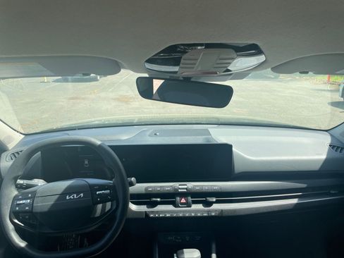 Used 2025 Kia K4 LXS image 32