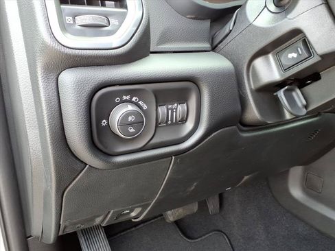 New 2026 RAM 2500 Laramie AWD/4WD image 19