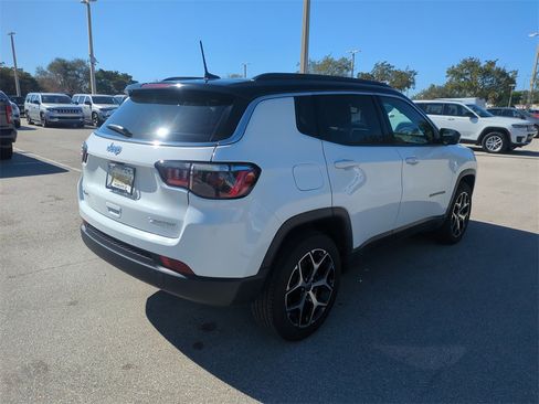 Used 2025 Jeep Compass Limited image 6