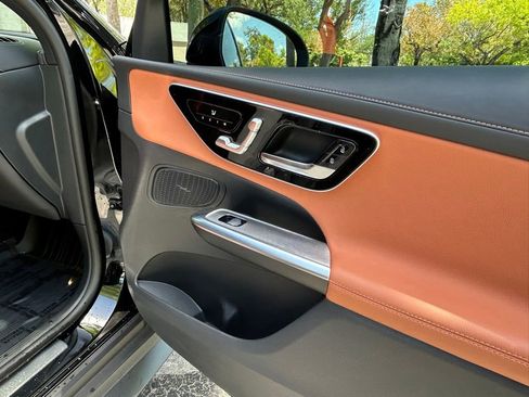 Used 2025 Mercedes-Benz GLC 300 image 32