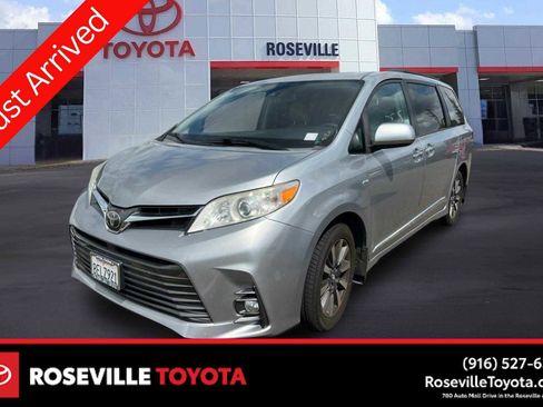 Used 2018 Toyota Sienna XLE w/ XLE Navigation Package AWD/4WD image 1