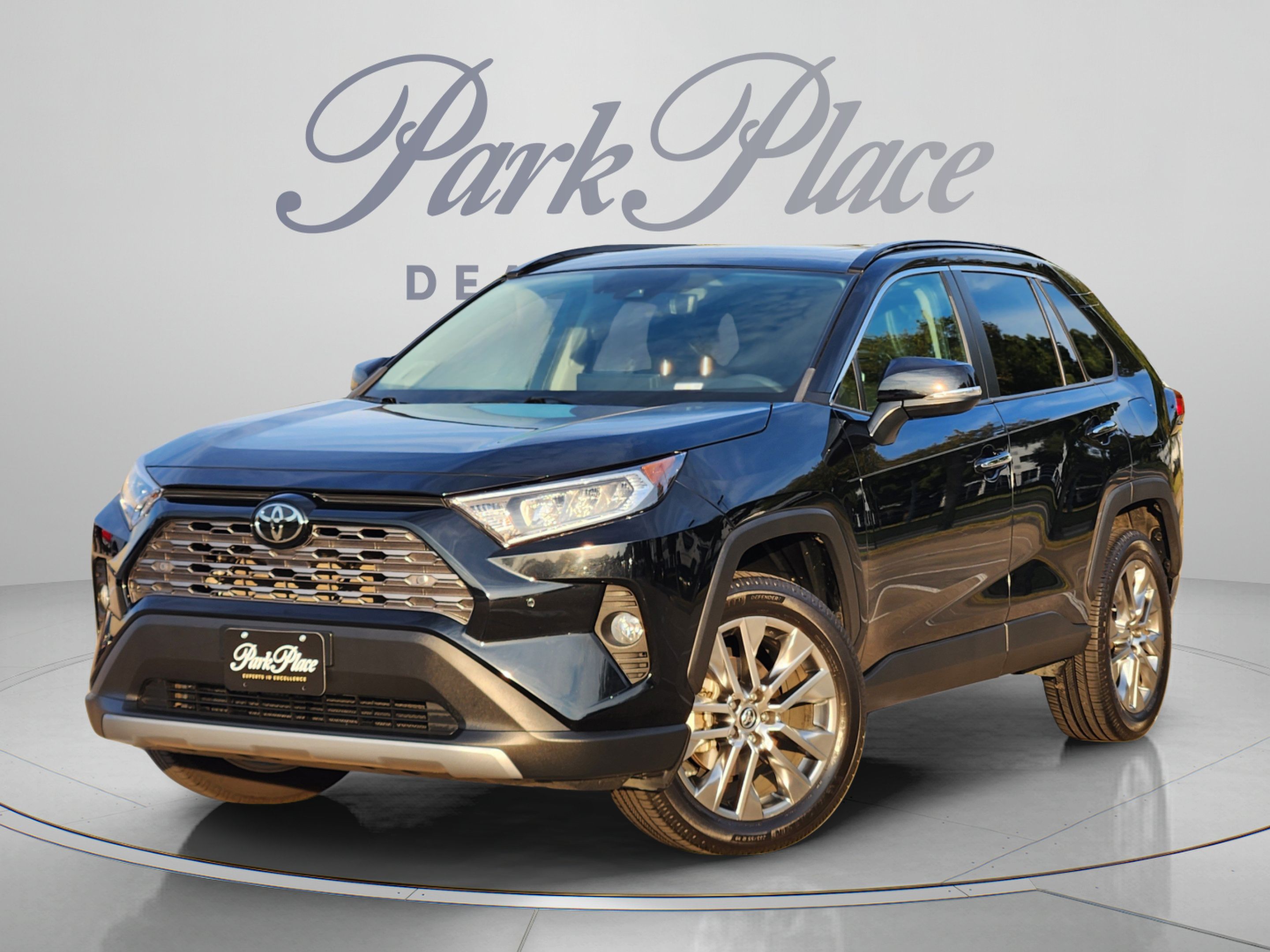 Used 2019 Toyota RAV4 Limited w/ Cold Weather Package FWD image 1