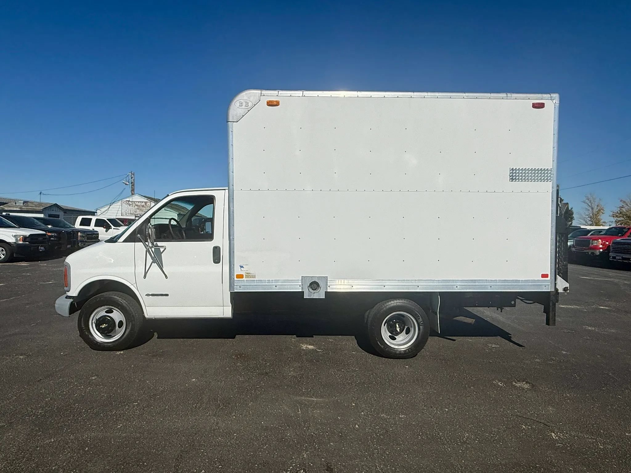 Used 2001 Chevrolet Express 3500 RWD image 2