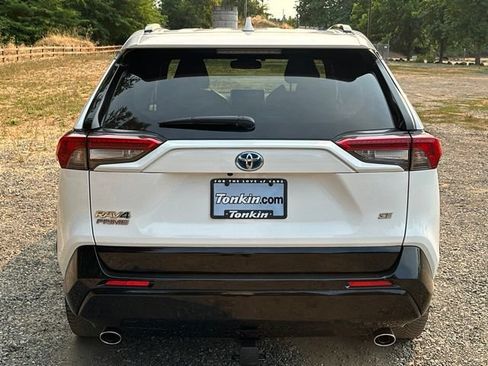 Used 2023 Toyota RAV4 SE w/ Weather & Moonroof Package AWD/4WD image 8