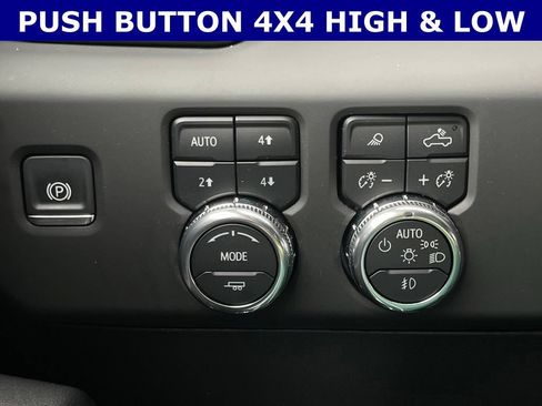 Used 2025 GMC Sierra 2500 AT4 AWD/4WD image 16