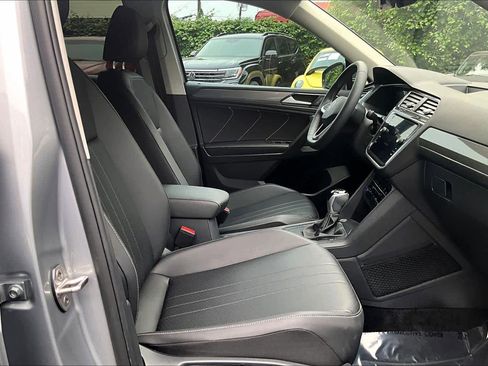 Certified 2023 Volkswagen Tiguan SE FWD image 8