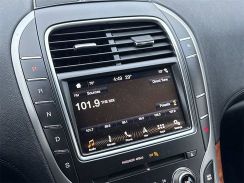 Used 2019 Lincoln Nautilus Select image 12