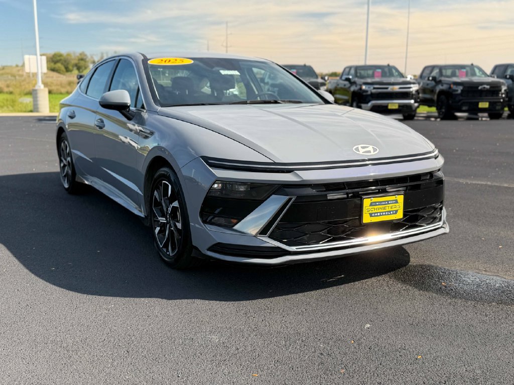 Used 2025 Hyundai Sonata SEL FWD image 5