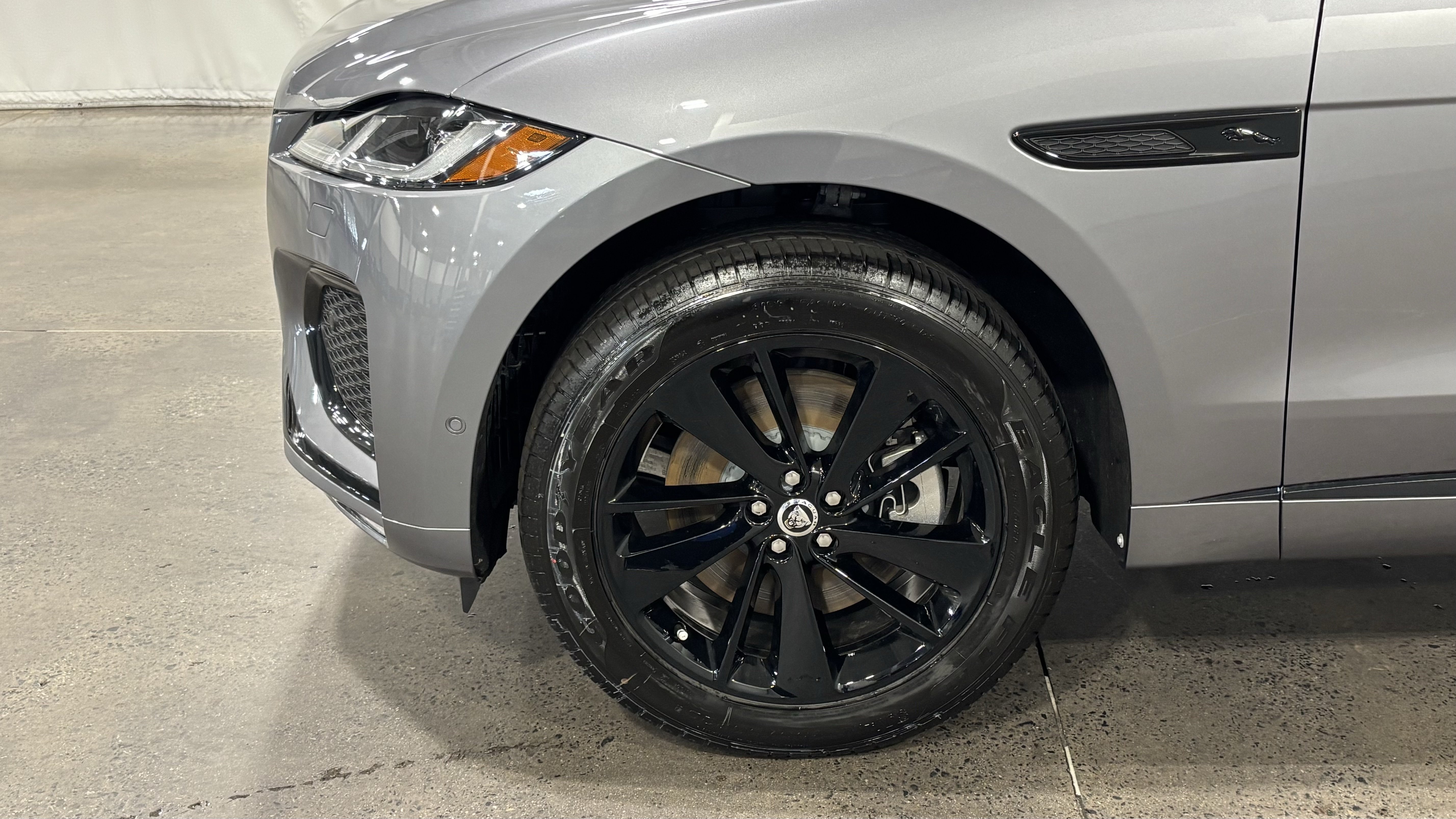New 2026 Jaguar F-PACE R-Dynamic S AWD/4WD image 10