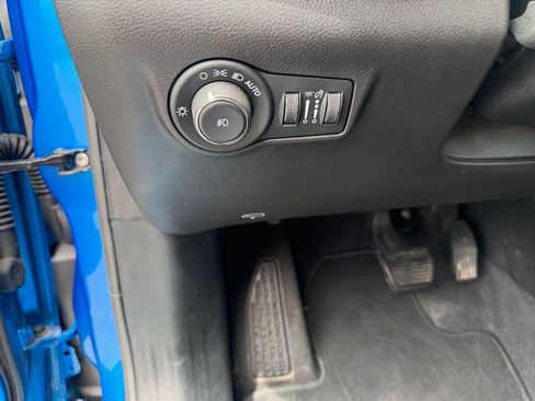 Used 2025 Jeep Compass Limited w/ Elite Group AWD/4WD image 17