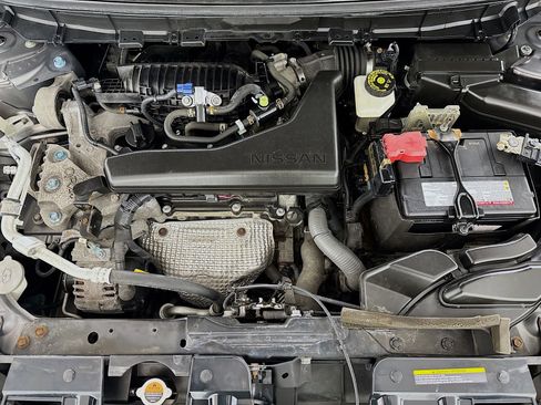 Used 2018 Nissan Rogue SV AWD/4WD image 10