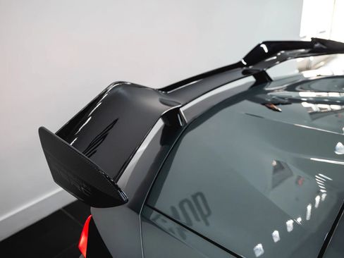 Used 2024 Chevrolet Corvette Z06 w/ Z07 Performance Package RWD image 61