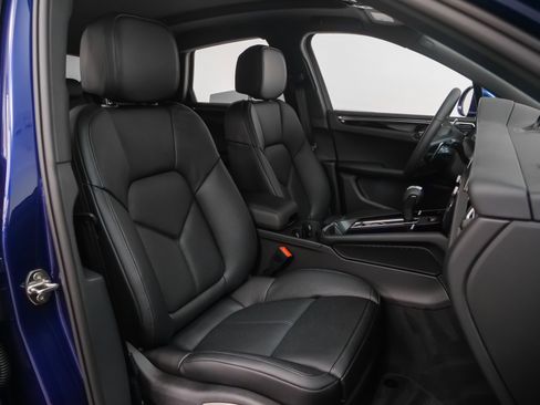 Used 2025 Porsche Macan image 22