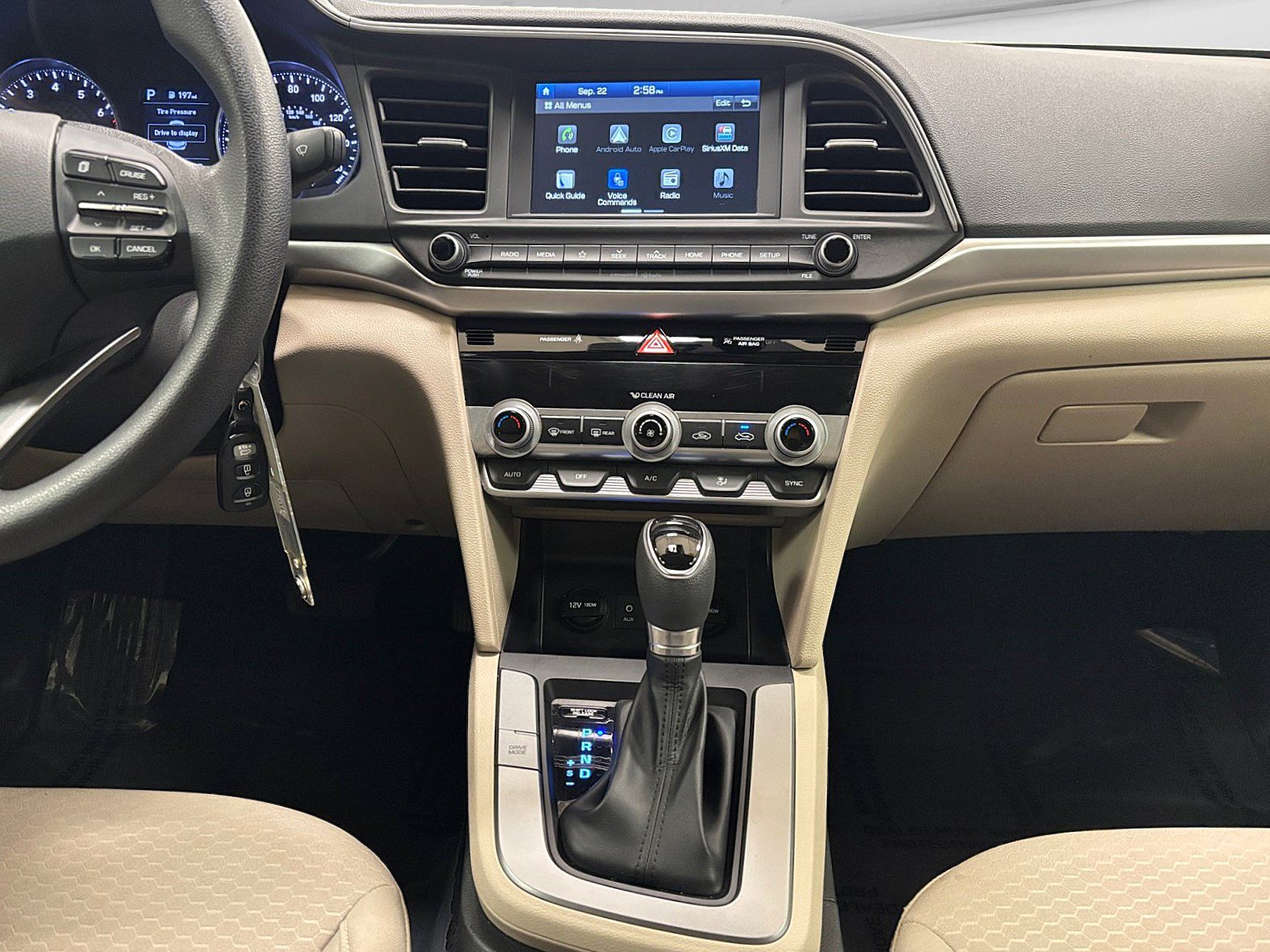 Used 2020 Hyundai Elantra SEL FWD image 14