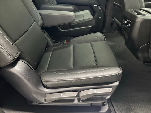Used 2025 GMC Yukon XL Denali w/ Sun & Power Step Package image 51