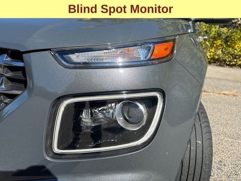 Used 2024 Hyundai Venue Limited image 5