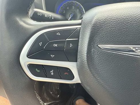 Used 2024 Chrysler Pacifica Touring-L FWD image 33