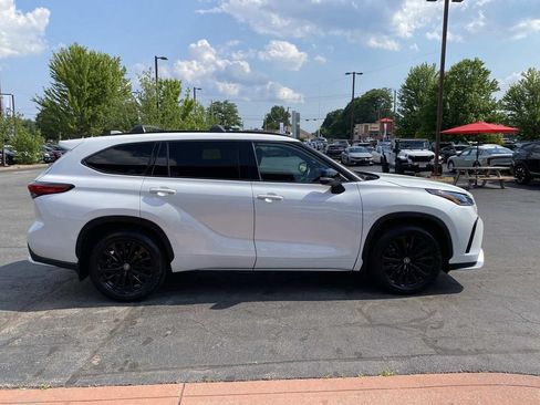 Used 2023 Toyota Highlander XSE AWD/4WD image 9