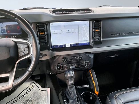 Used 2021 Ford Bronco Badlands image 9