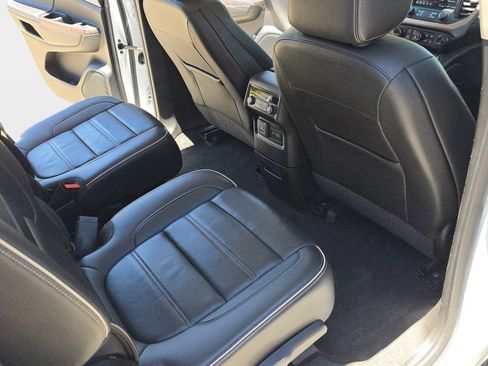Used 2023 GMC Acadia Denali w/ Denali Ultimate Package AWD/4WD image 13
