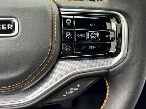 Used 2023 Jeep Grand Wagoneer Series III AWD/4WD image 30
