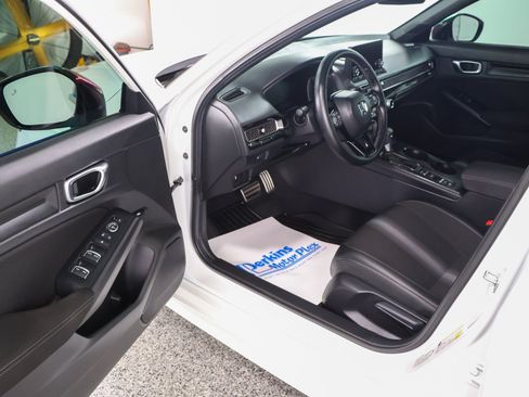 Used 2025 Honda Civic Sport image 3