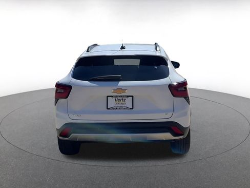 Used 2025 Chevrolet Trax LT image 12