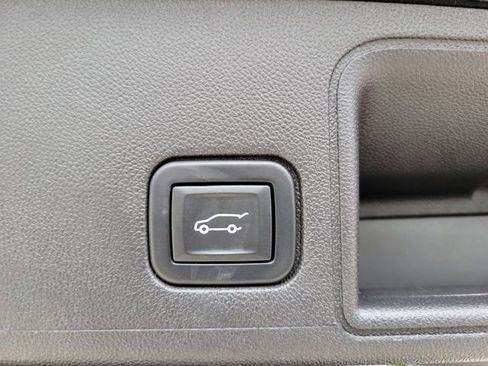 Used 2022 GMC Terrain SLT w/ Elevation Edition image 7