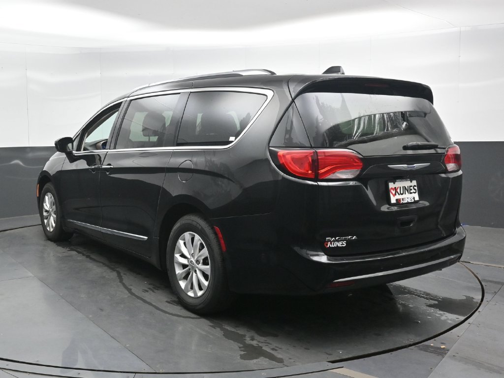 Used 2019 Chrysler Pacifica Touring-L w/ Advanced Safetytec Group FWD image 10