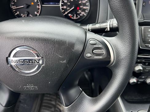 Used 2019 Nissan Pathfinder S image 39