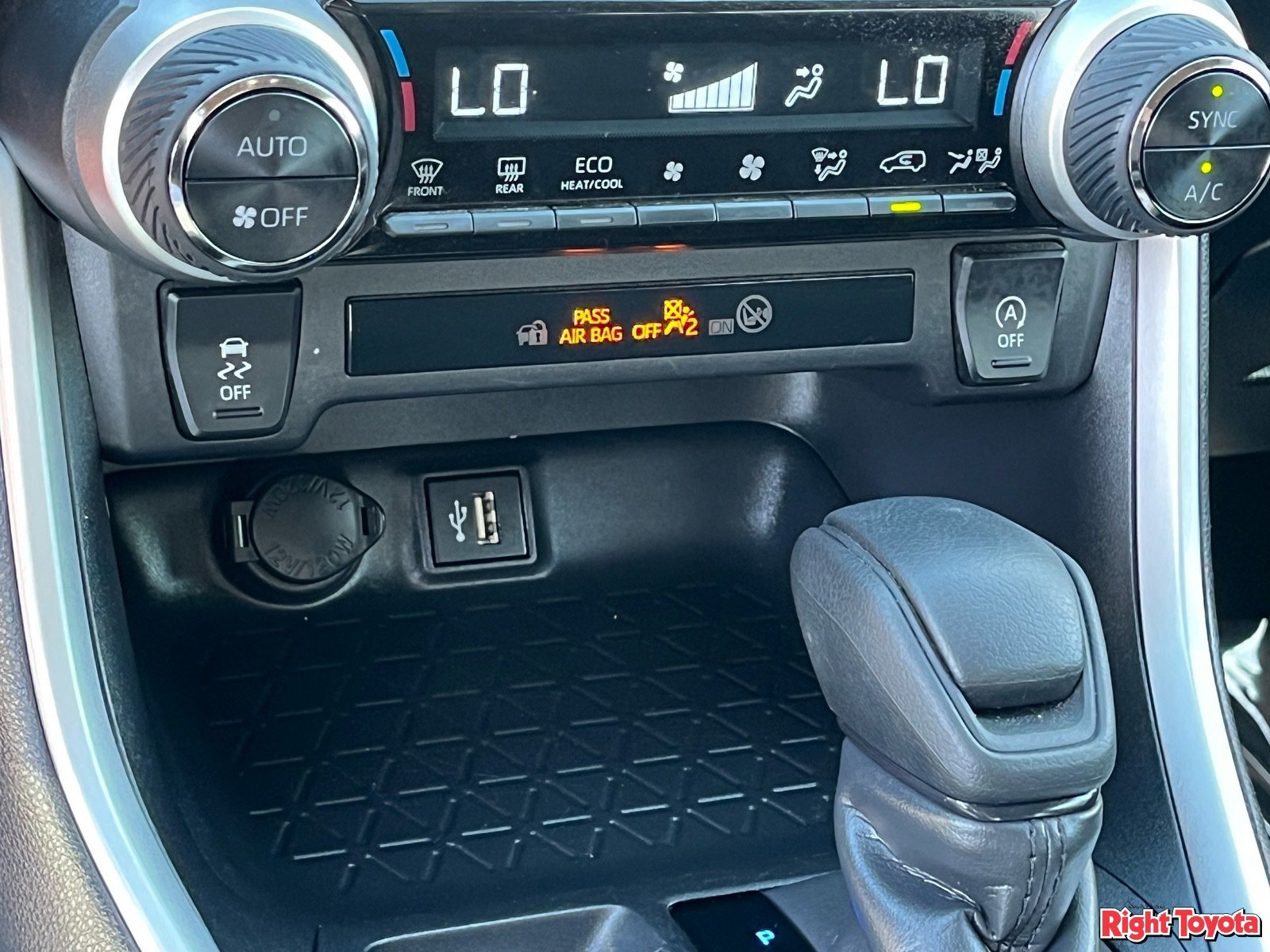 Certified 2025 Toyota RAV4 XLE AWD/4WD image 30