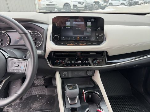 Used 2023 Nissan Rogue SL w/ SL Premium Package image 13