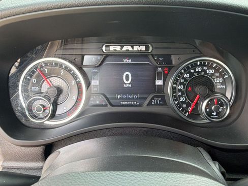 Used 2024 RAM 2500 Big Horn w/ Night Edition AWD/4WD image 18