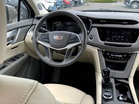 Used 2022 Cadillac XT5 Premium Luxury image 4