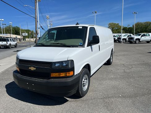 New 2026 Chevrolet Express 2500 Extended RWD image 1