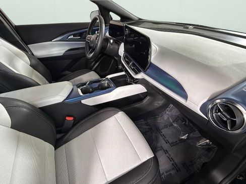 Used 2025 Chevrolet Equinox EV LT image 30