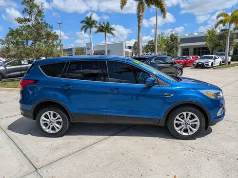 Certified 2019 Ford Escape SE image 3
