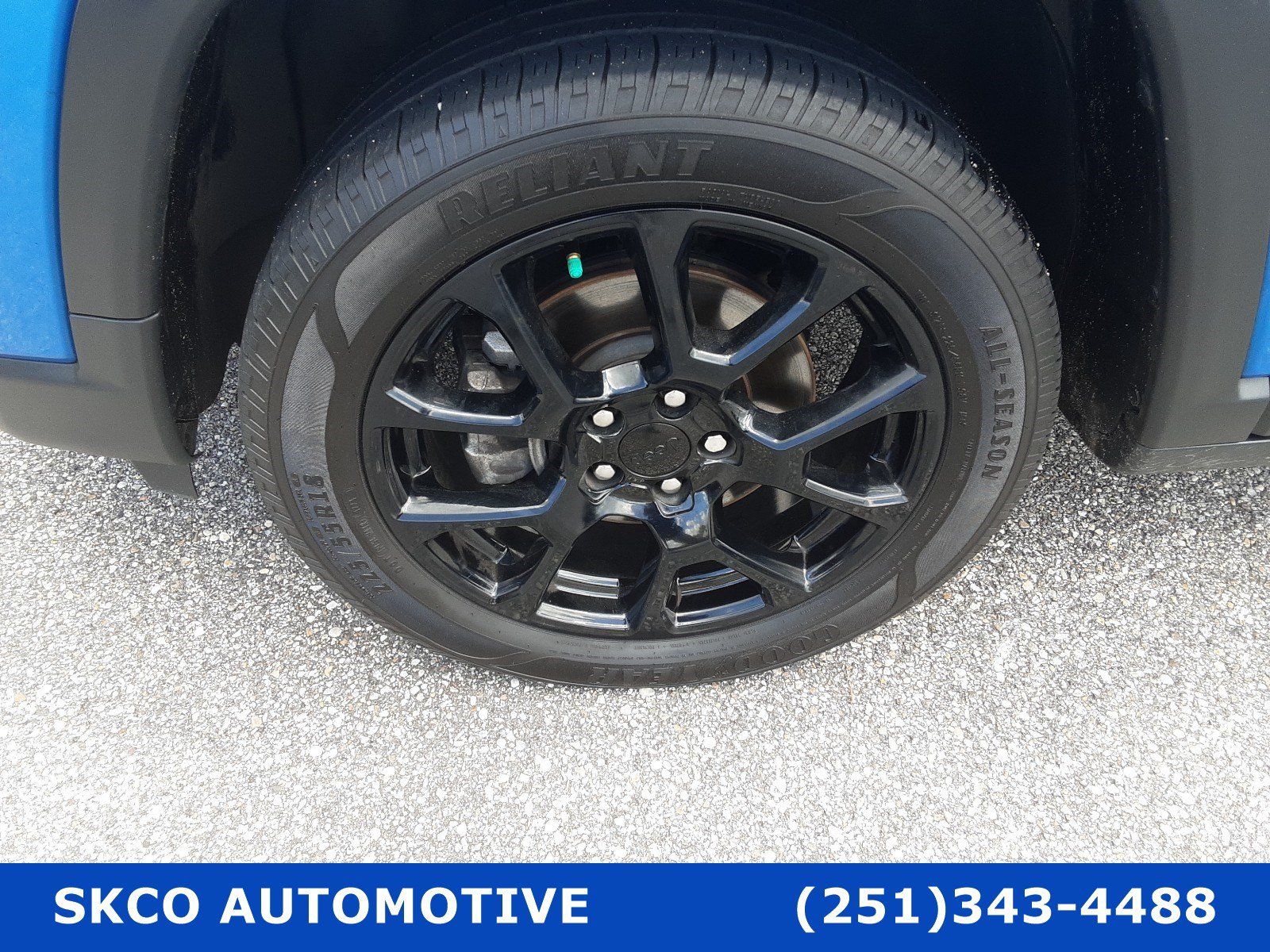 Used 2022 Jeep Compass Latitude w/ Mopar Graphics Package AWD/4WD image 9