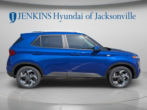 New 2025 Hyundai Venue SEL FWD image 2