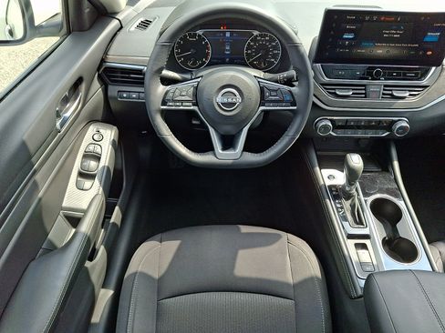 Certified 2024 Nissan Altima 2.5 SV w/ SV Premium Package FWD image 12