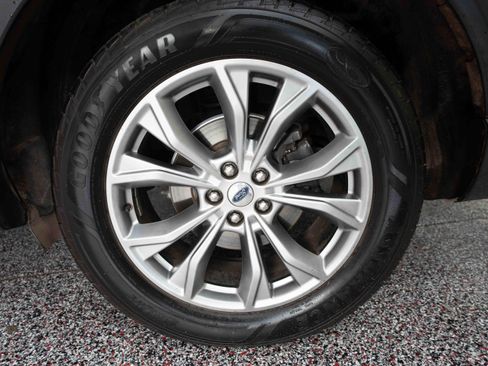 Used 2020 Ford Explorer XLT w/ Equipment Group 202A AWD/4WD image 30