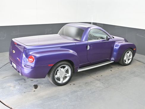 Used 2004 Chevrolet SSR w/ Preferred Equipment Group image 37