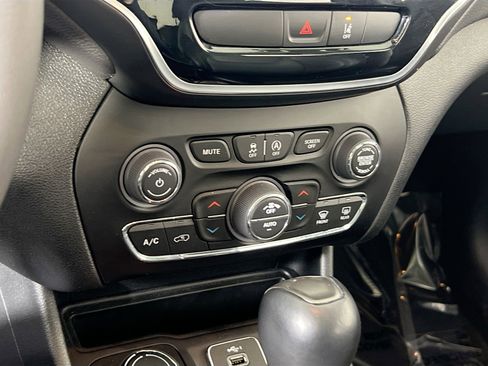 Used 2022 Jeep Cherokee Limited image 15