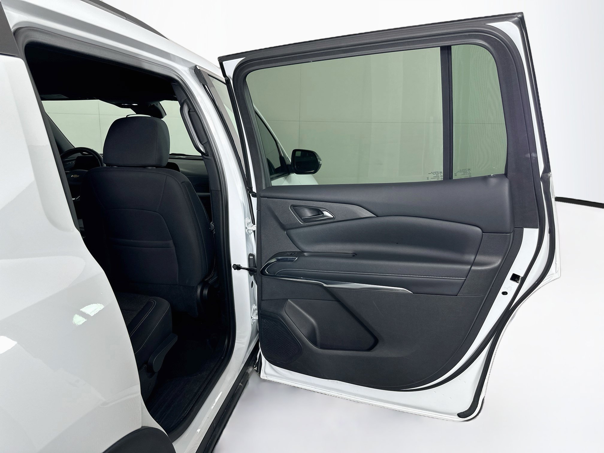 Used 2025 Chevrolet Traverse LT FWD image 32