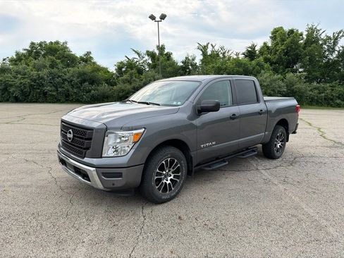 Used 2023 Nissan Titan SV w/ SV Convenience Package AWD/4WD image 7