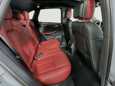 Certified 2026 Porsche Macan AWD/4WD image 29