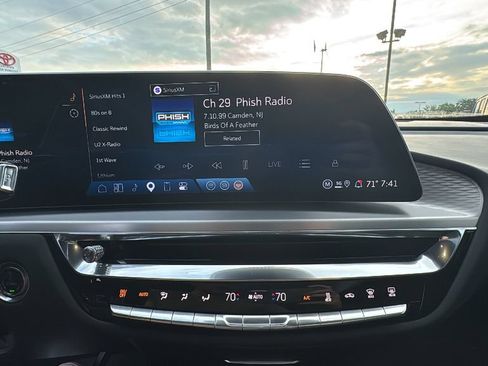 Used 2025 Cadillac Lyriq Luxury AWD/4WD image 20