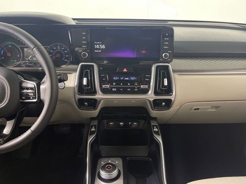 Used 2023 Kia Sorento EX image 16