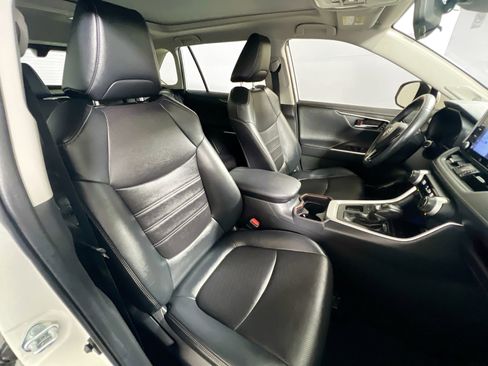Used 2021 Toyota RAV4 Limited image 31