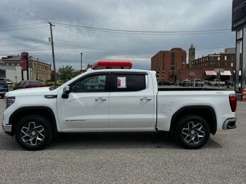Used 2022 GMC Sierra 1500 SLT w/ SLT Convenience Package AWD/4WD image 3